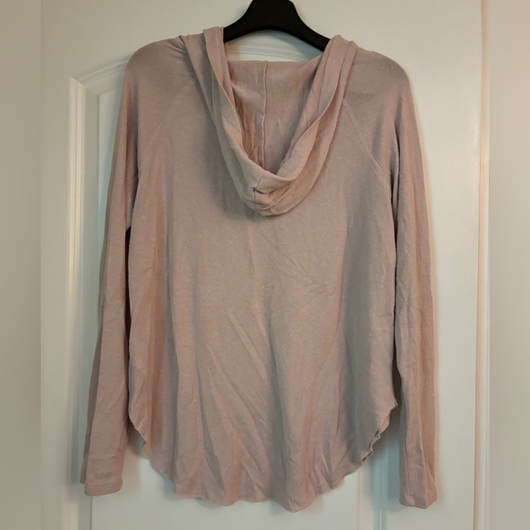 Light long sleeve top - Picture 2 of 2